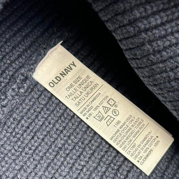 Old navy beanie - Picture 4 of 4